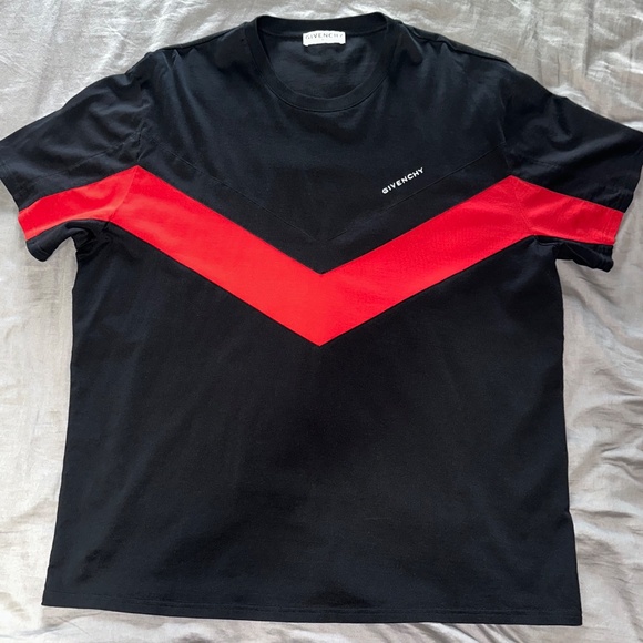 Givenchy T-Shirt - Picture 1 of 8